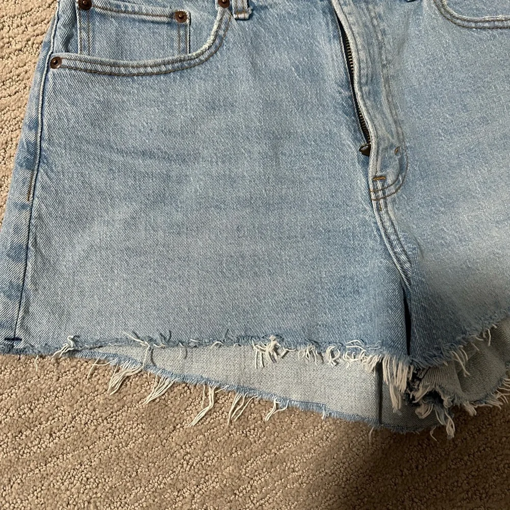 Abercrombie & Fitch Curve Love The Mom Short High Rise Jean Shorts - Picture 3 of 5